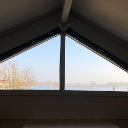 Bed And Breakfast De Biesbosch - In 'T Riet Дримелен Екстериор снимка