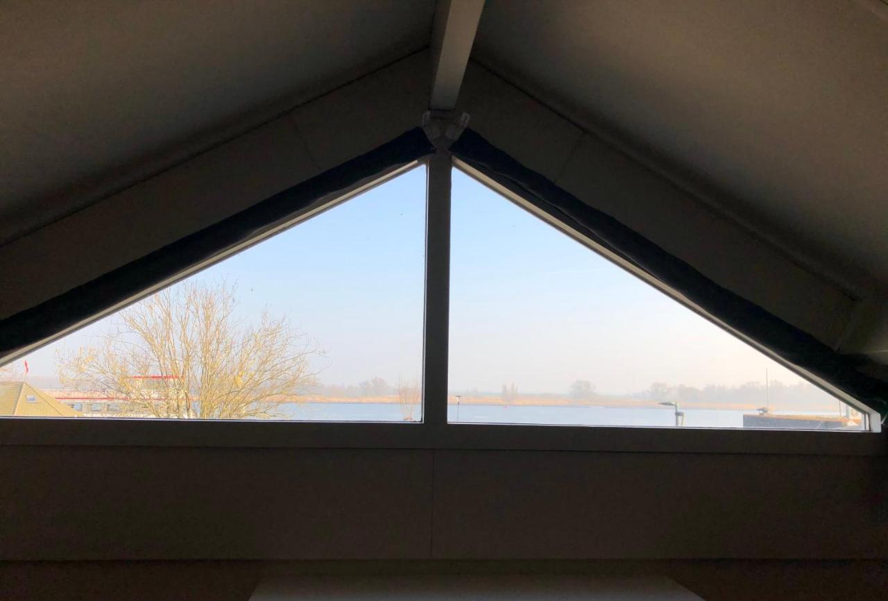 Bed And Breakfast De Biesbosch - In 'T Riet Дримелен Екстериор снимка